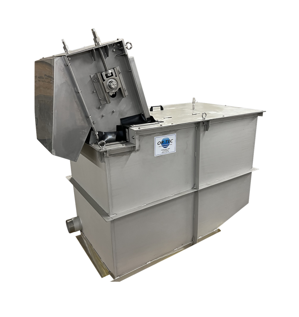 Tapered bar design preventing clogging in micro bar screen